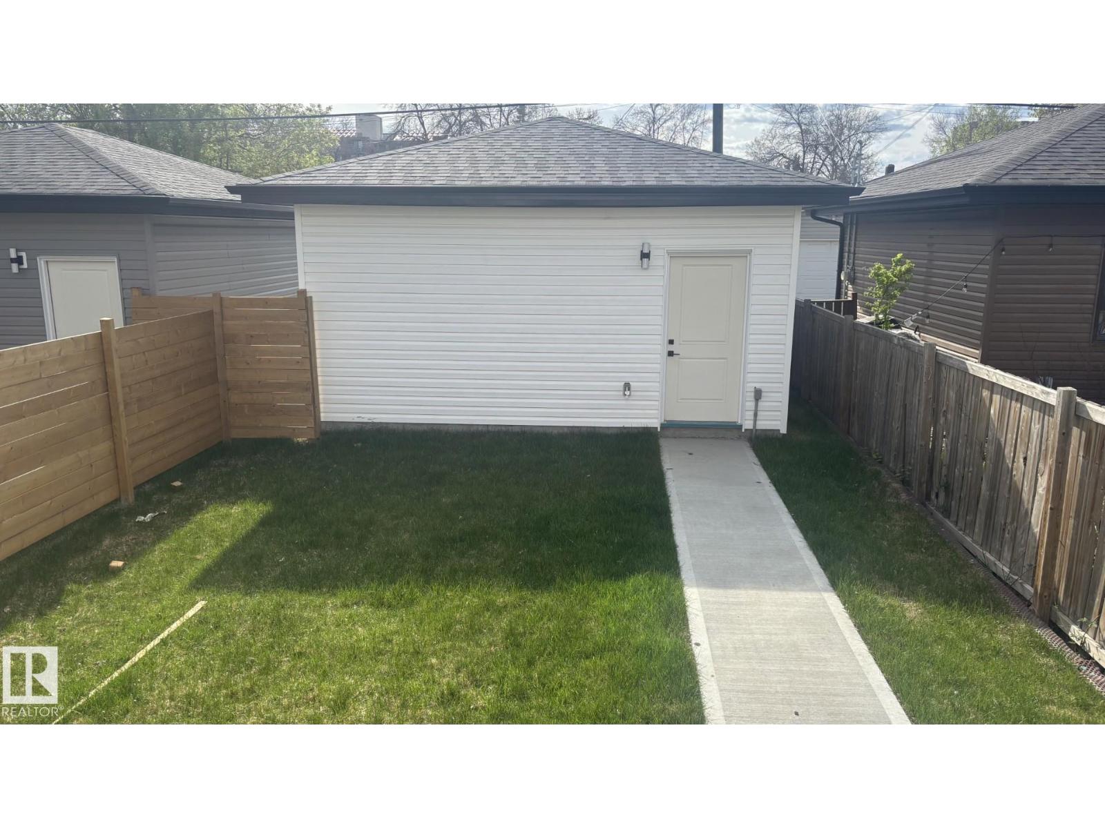 11140 126 ST E NW - 43