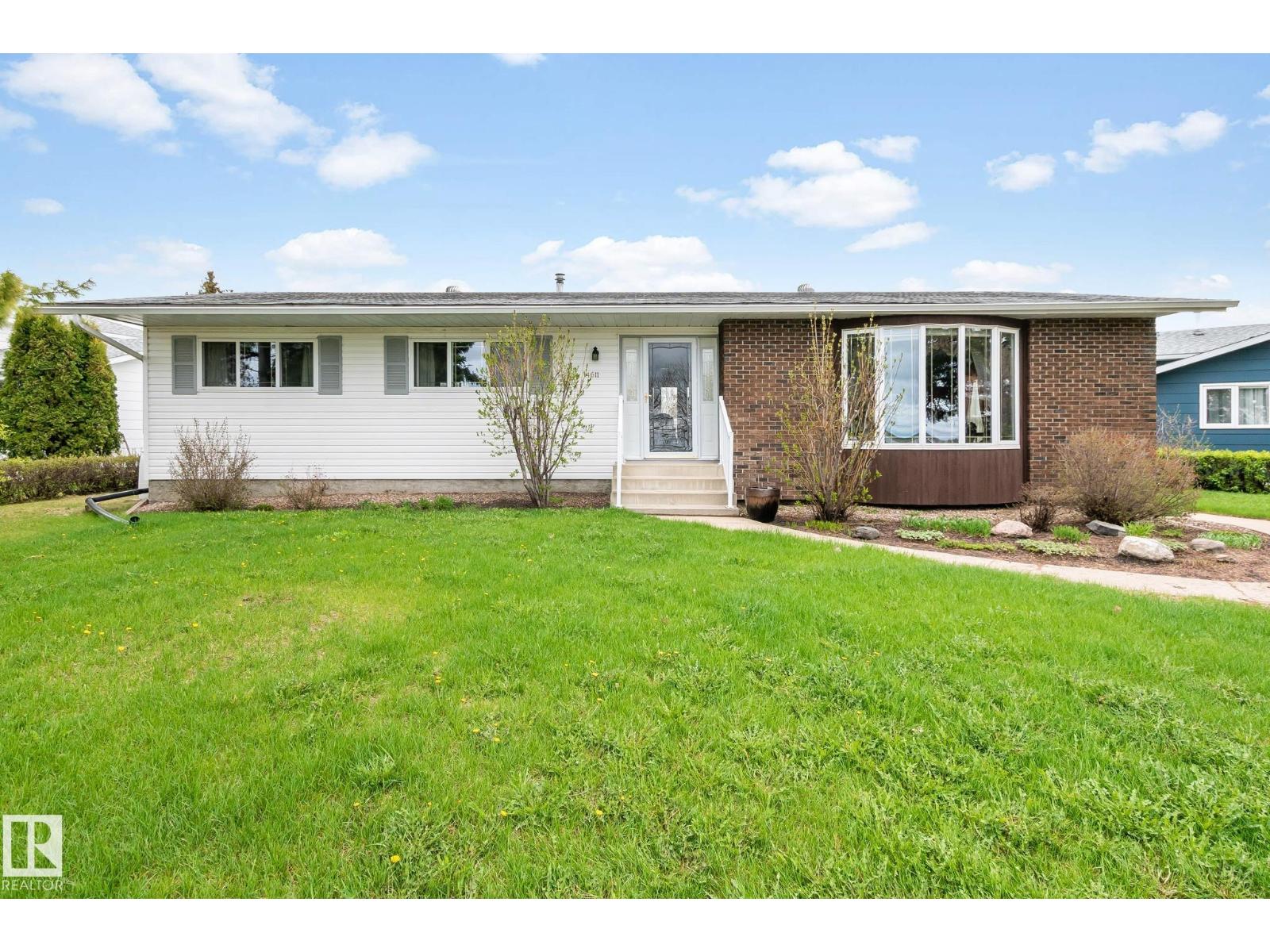 4611 Lakeshore DR - 1