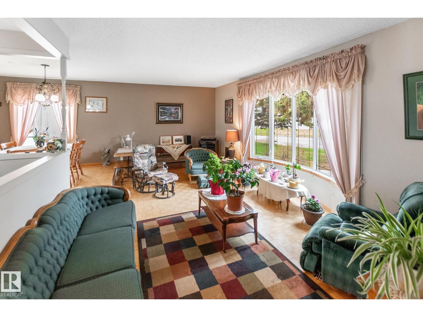4611 Lakeshore DR - 5