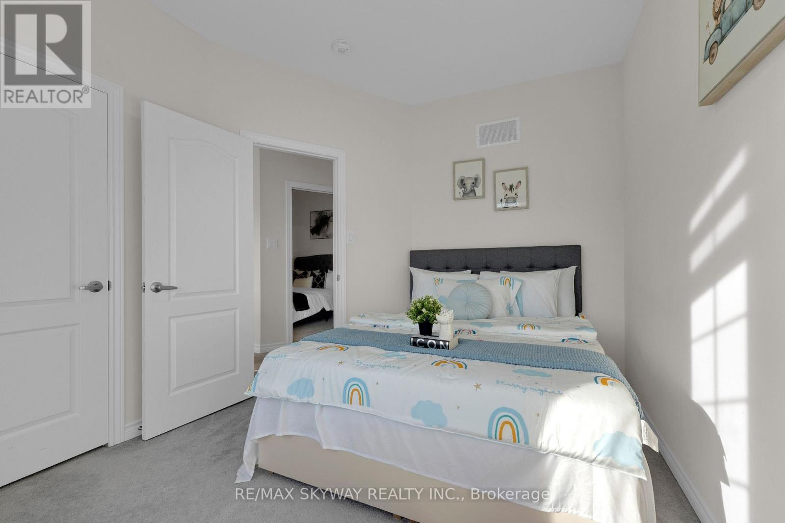 21 ALLEGRO DRIVE - 15