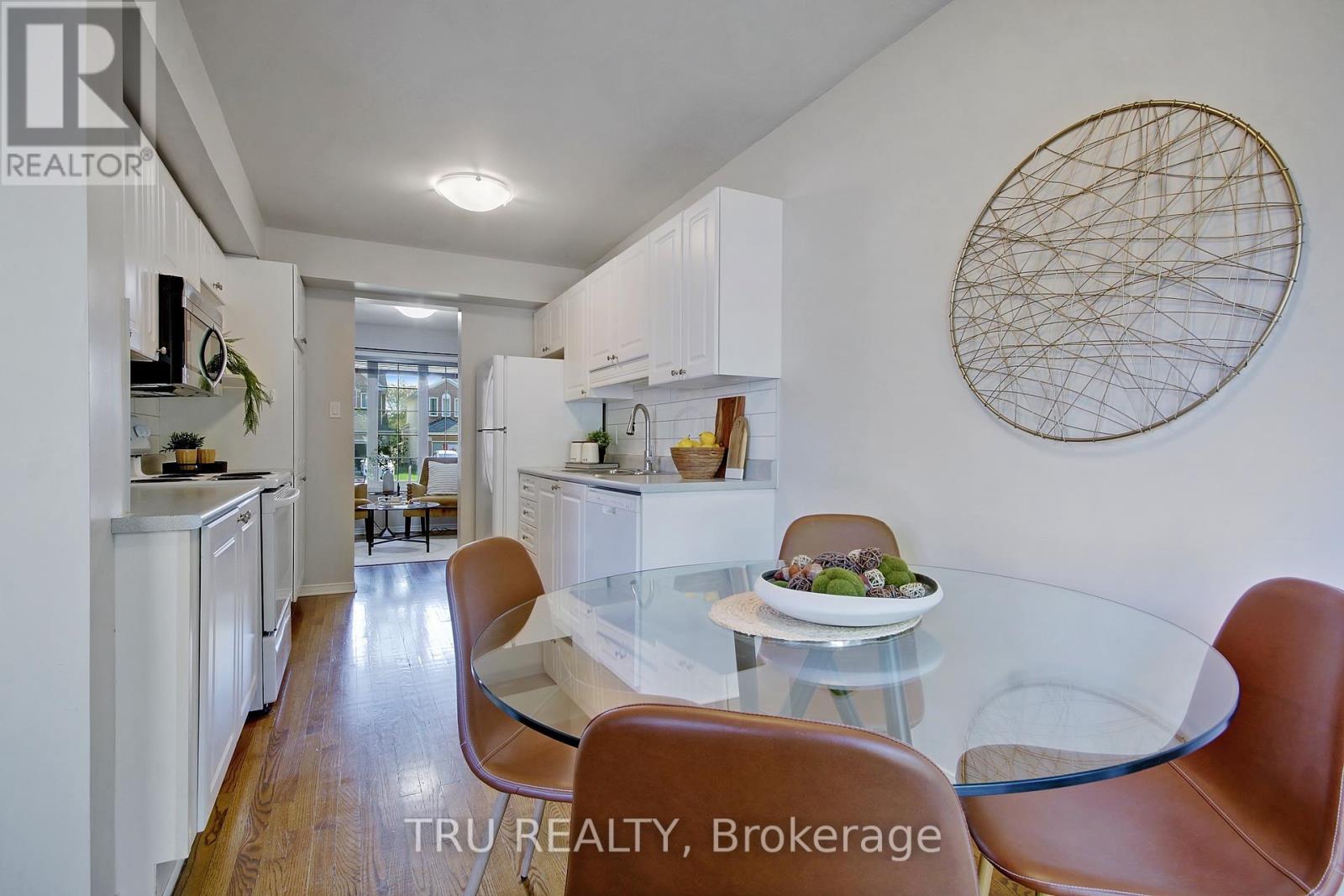 37 DAVENTRY CRESCENT - 15