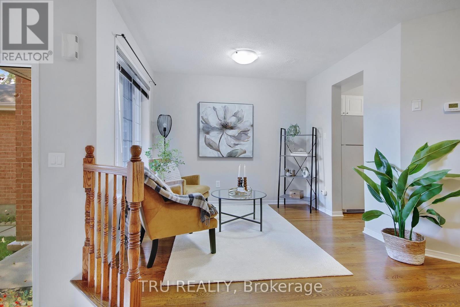 37 DAVENTRY CRESCENT - 5