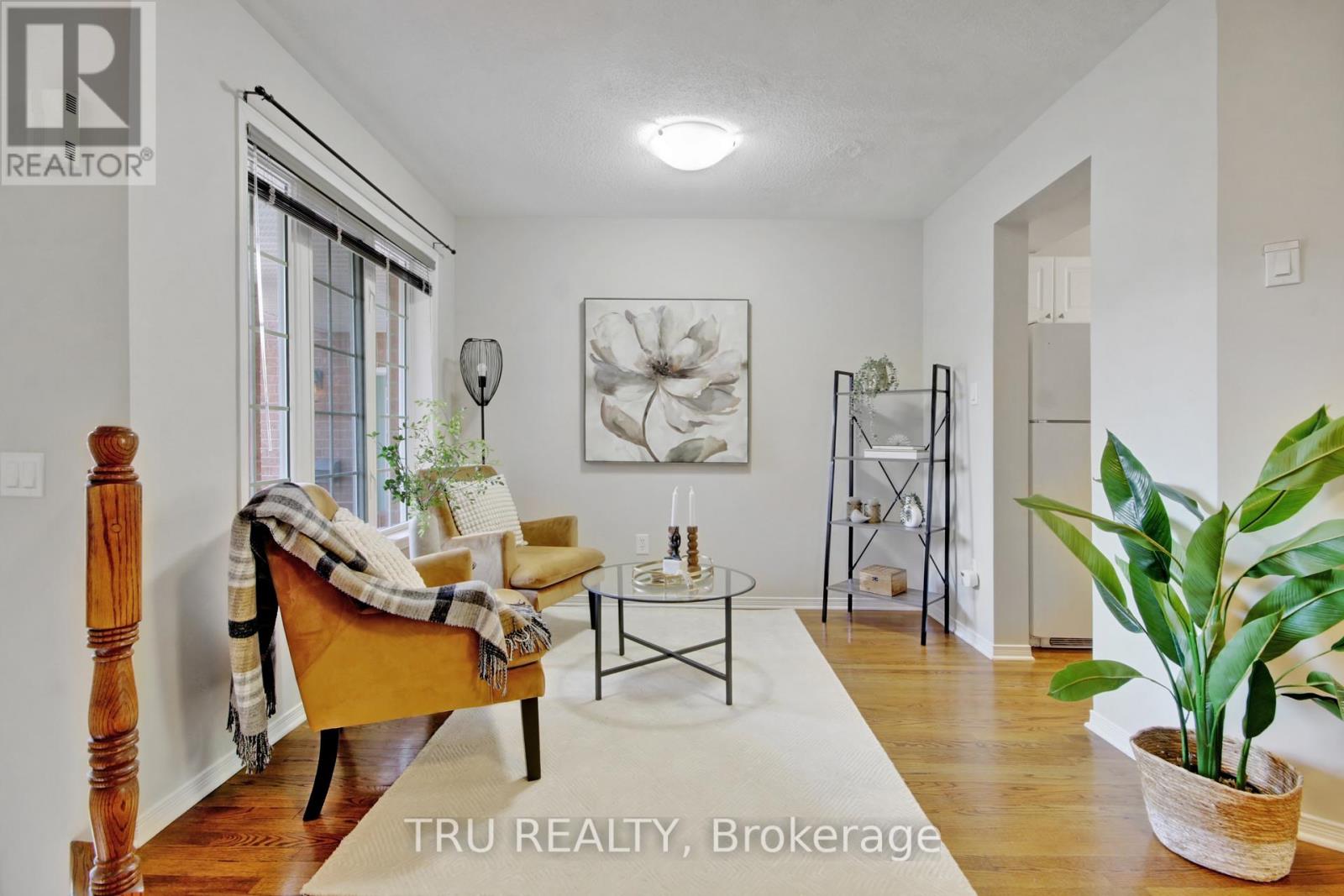 37 DAVENTRY CRESCENT - 6