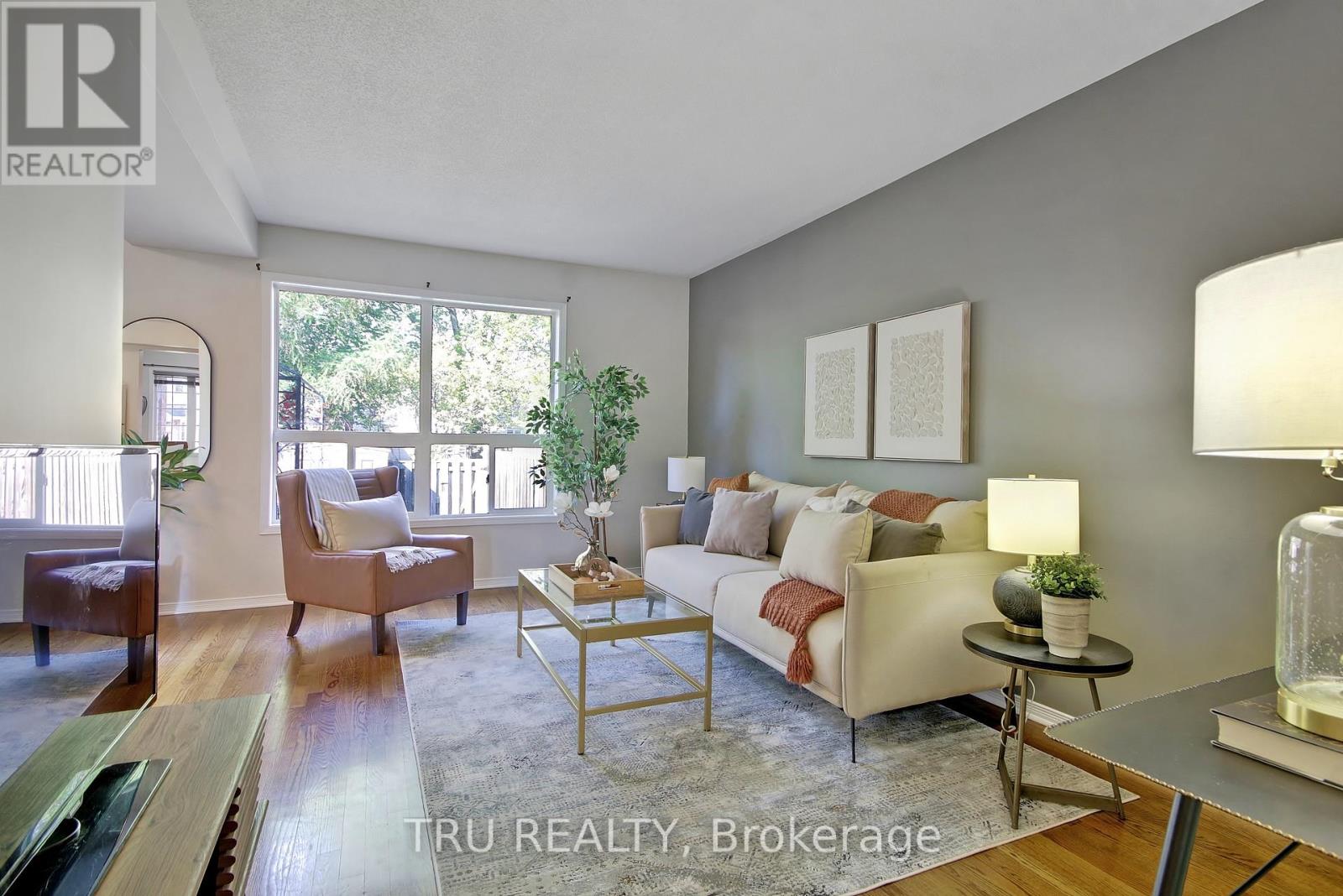 37 DAVENTRY CRESCENT - 9