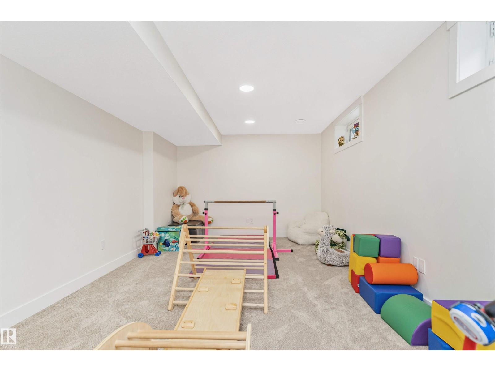 627 FOREST LN NW — photo 44