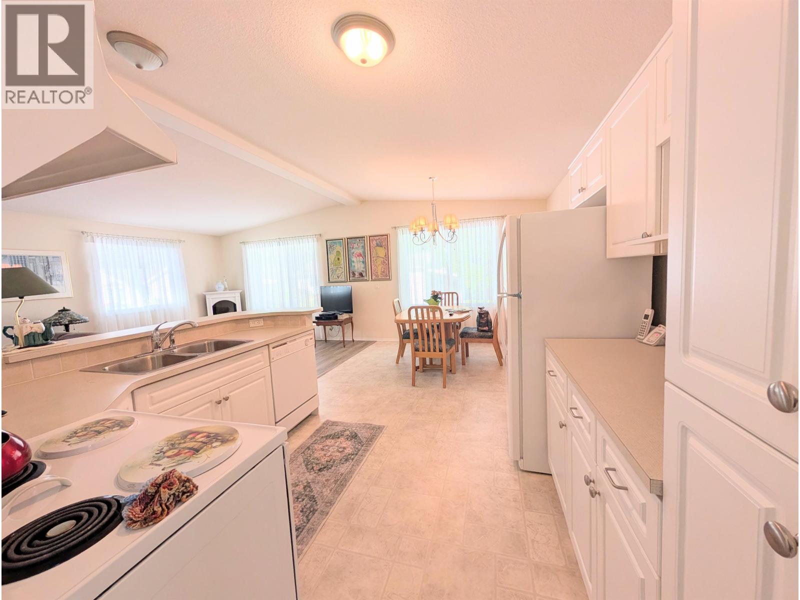 109 4510 101 HIGHWAY, Sechelt