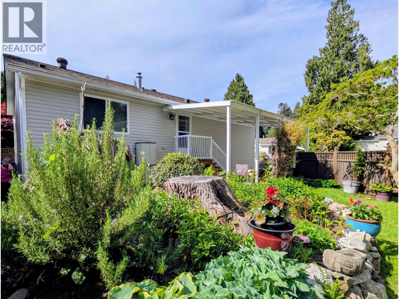 109 4510 101 HIGHWAY, Sechelt