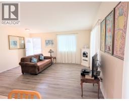 109 4510 Sunshine Coast Highway, Sechelt, BC V0N3A1 Photo 11