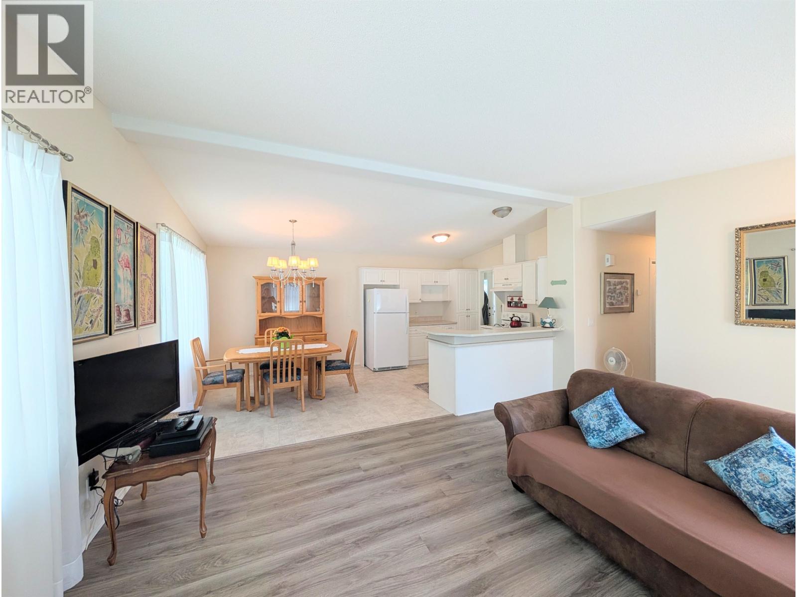 109 4510 101 HIGHWAY, Sechelt