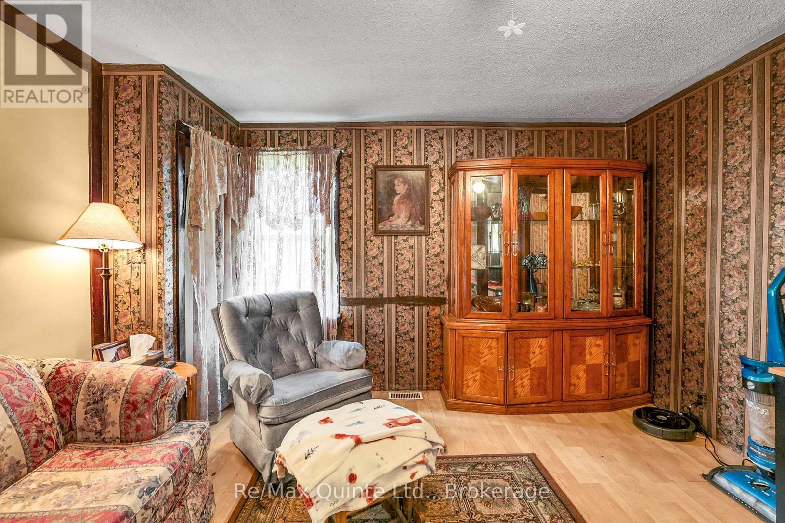 13 DOUGLAS ROAD - 10