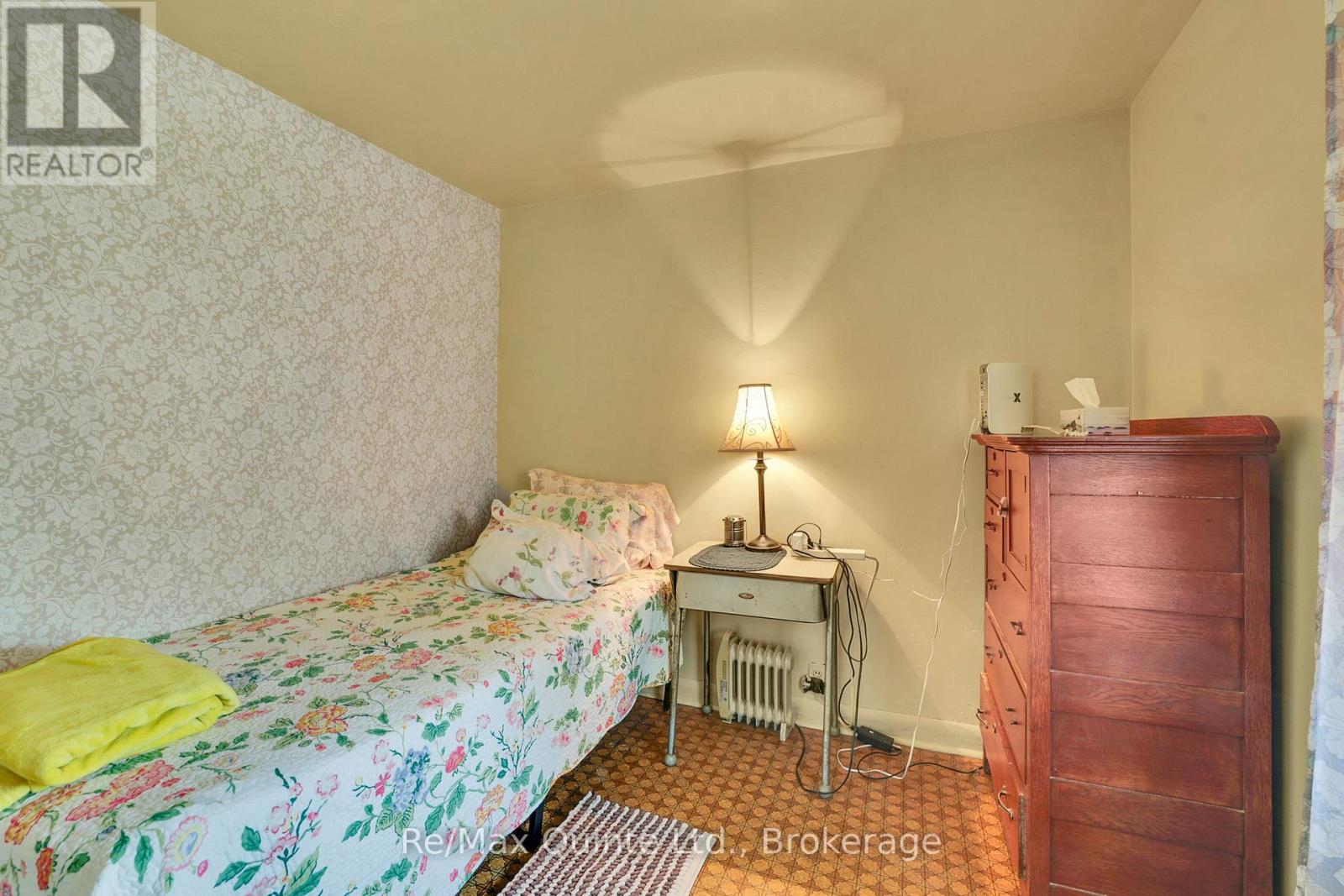 13 DOUGLAS ROAD - 16