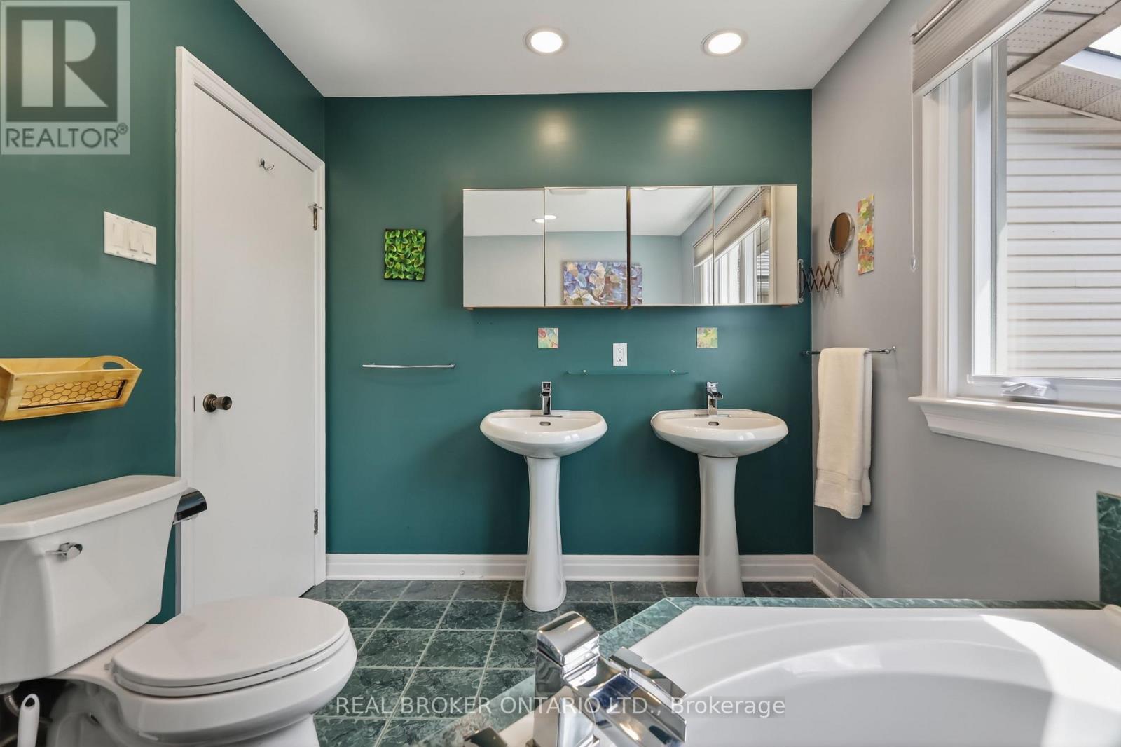 1572 DORION AVENUE - 14