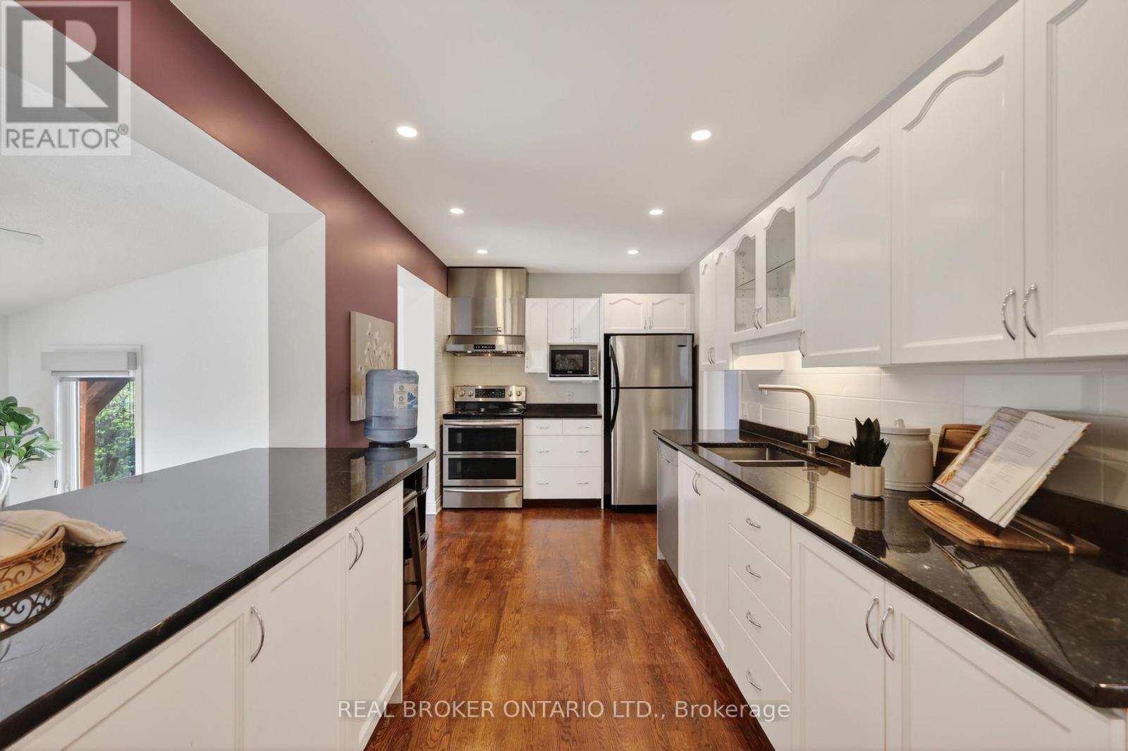 1572 DORION AVENUE - 6
