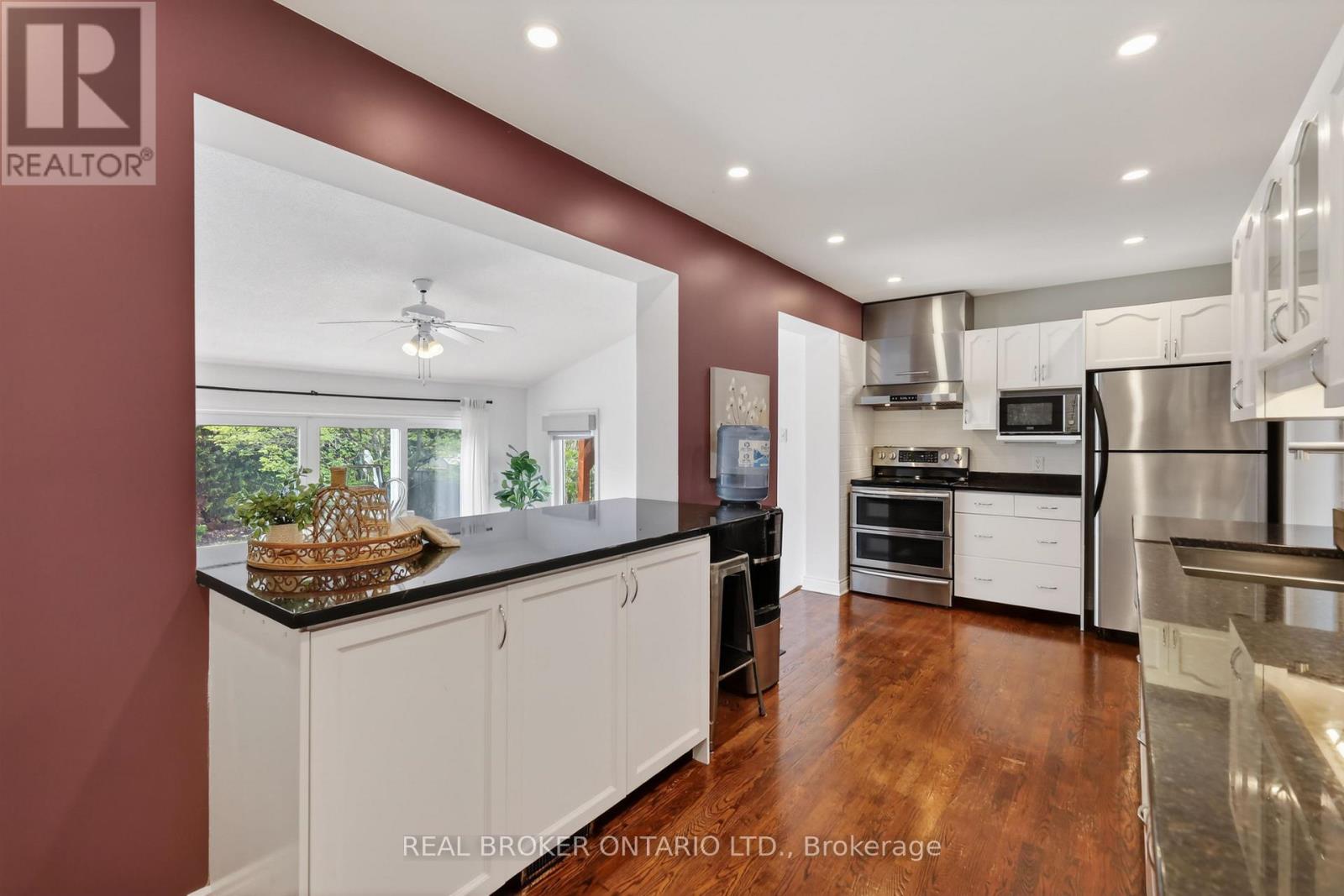 1572 DORION AVENUE - 7