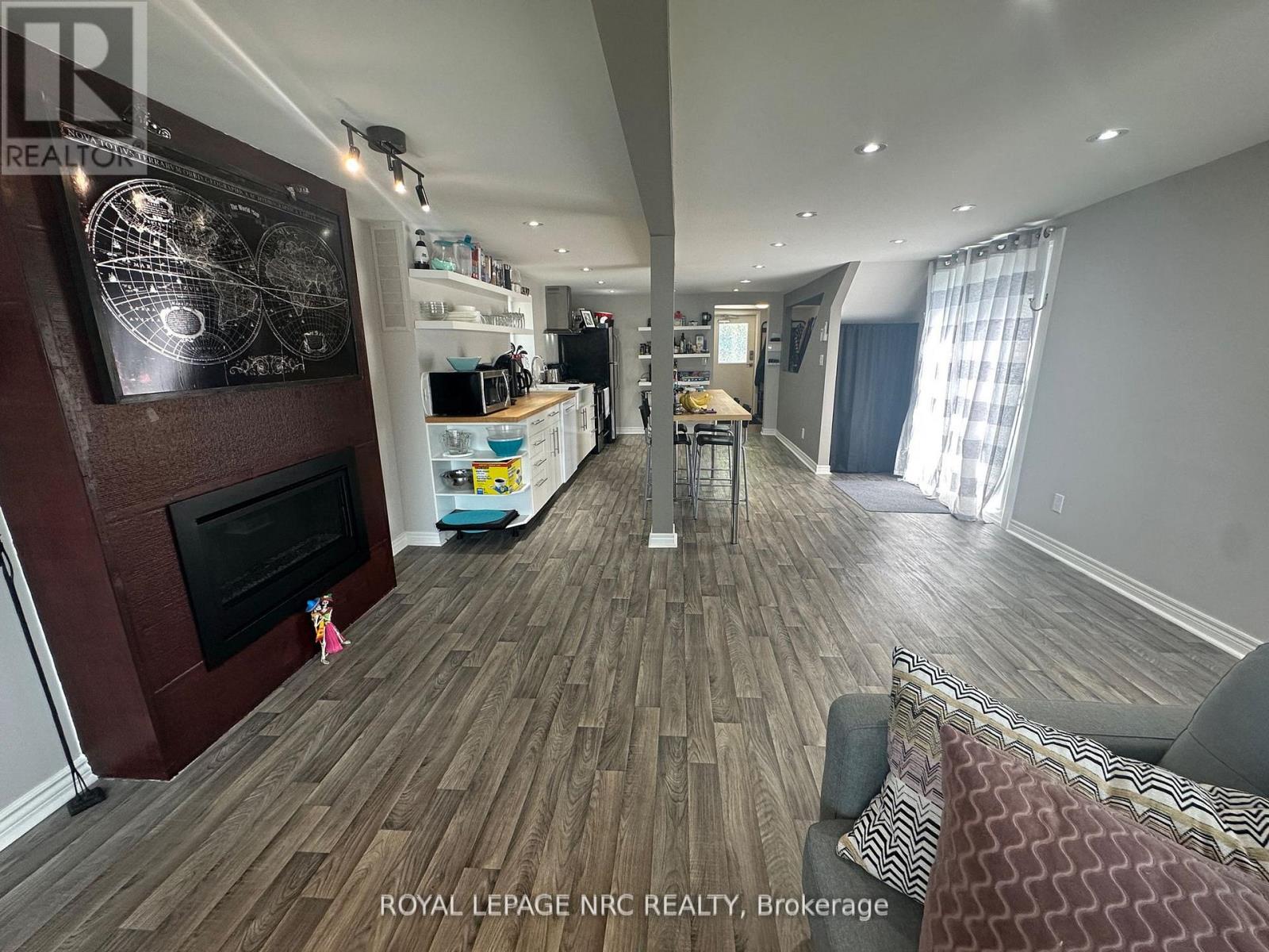 10 THOROLD ROAD - 8