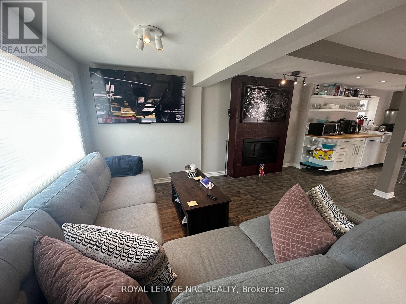 10 THOROLD ROAD - 9