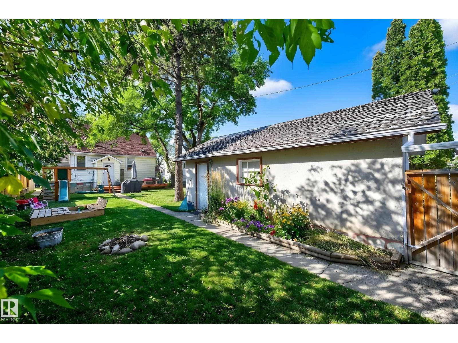 12315 103 ST NW - 4