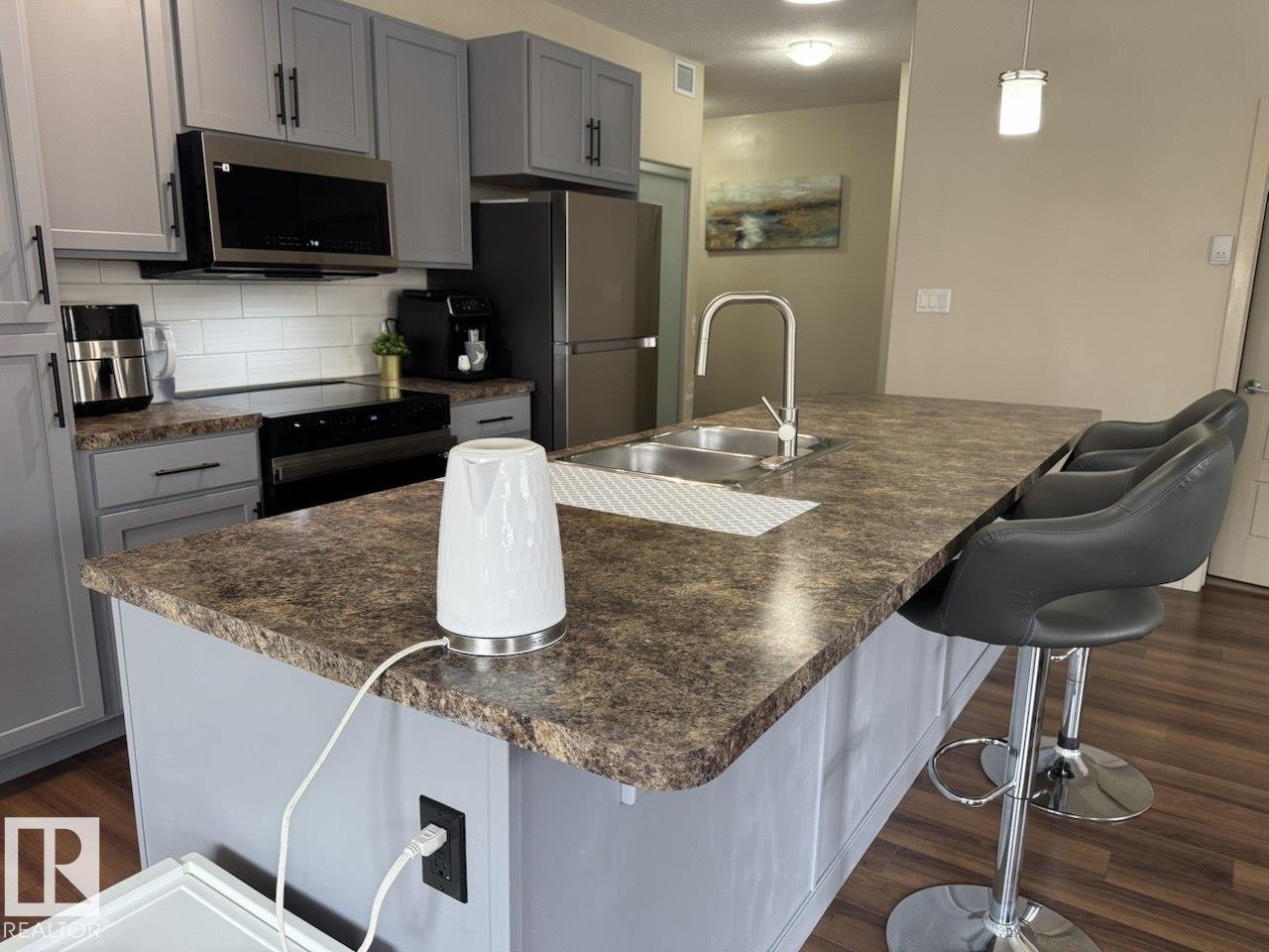 #228 308 Ambleside LI SW SW - 17