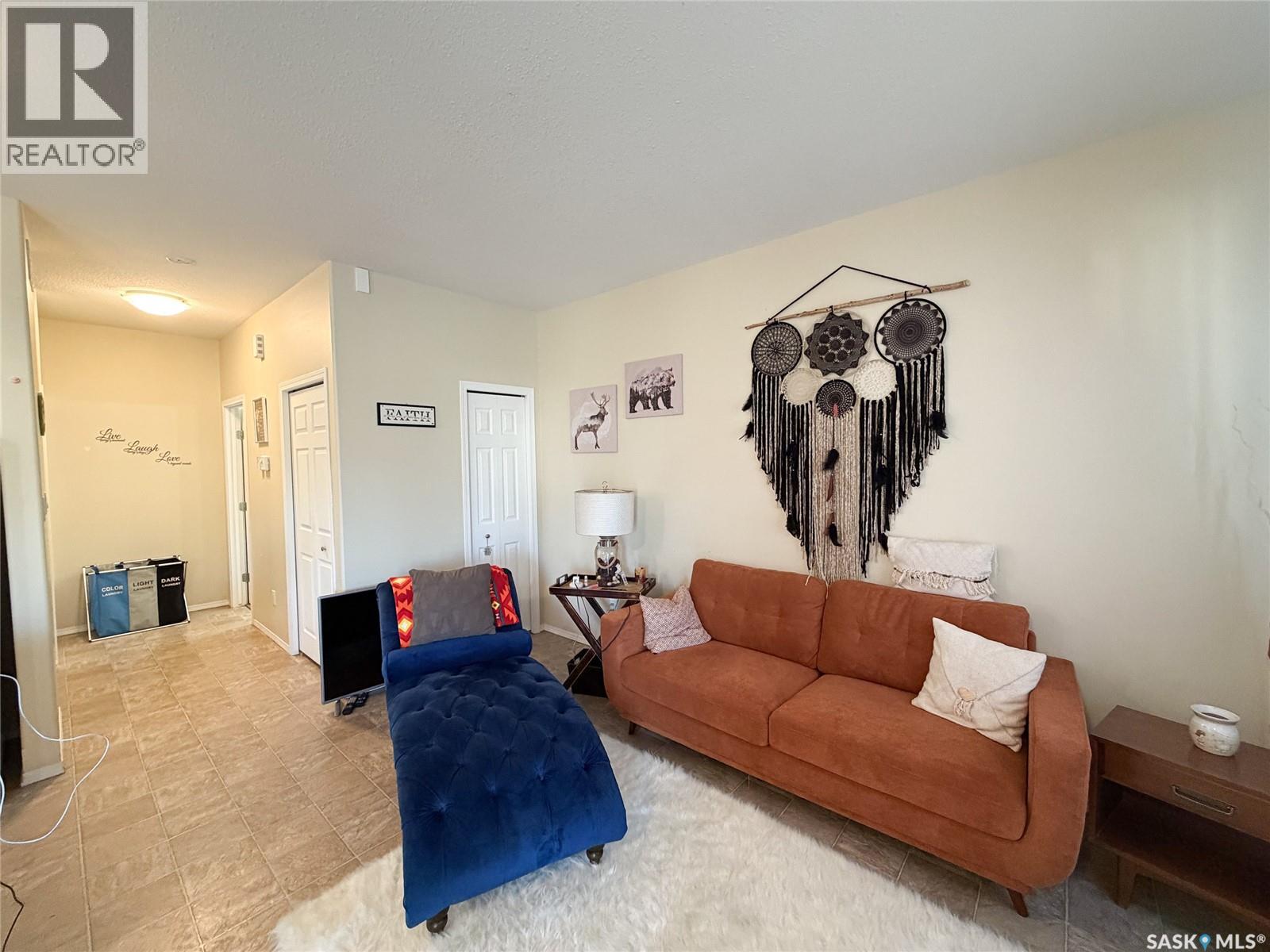 215 2nd STREET W - 3