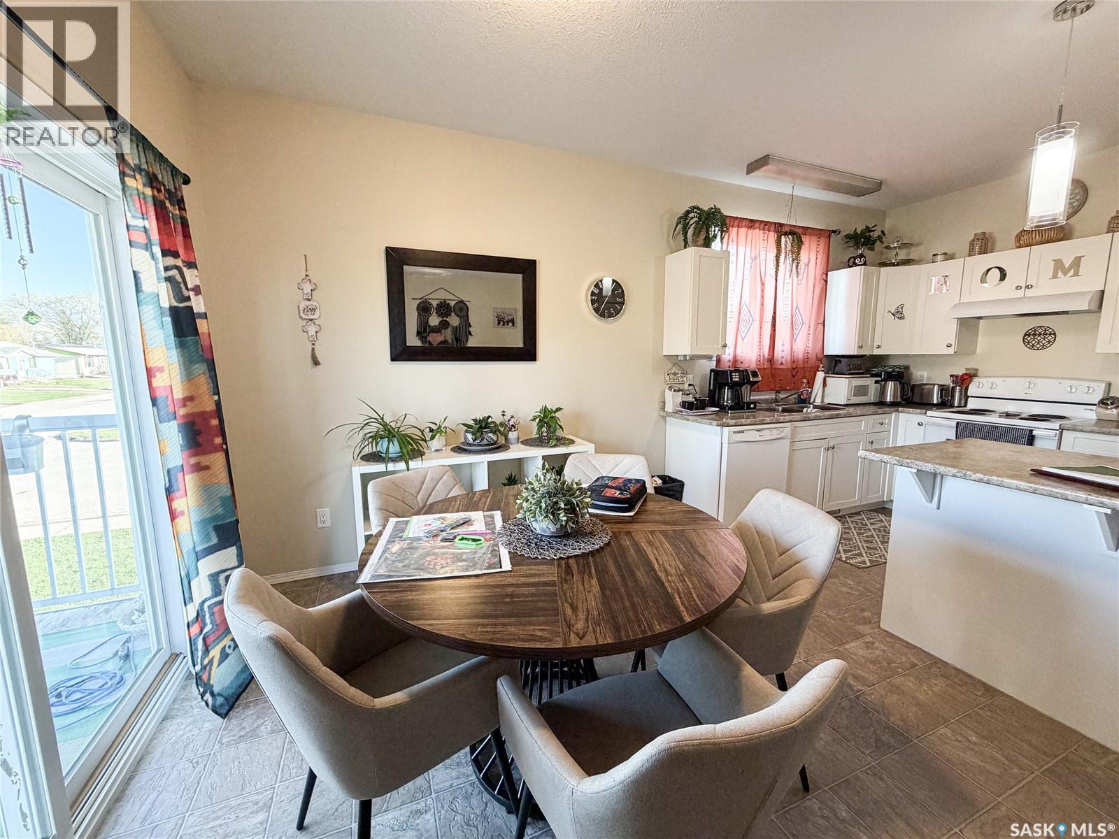215 2nd STREET W - 5