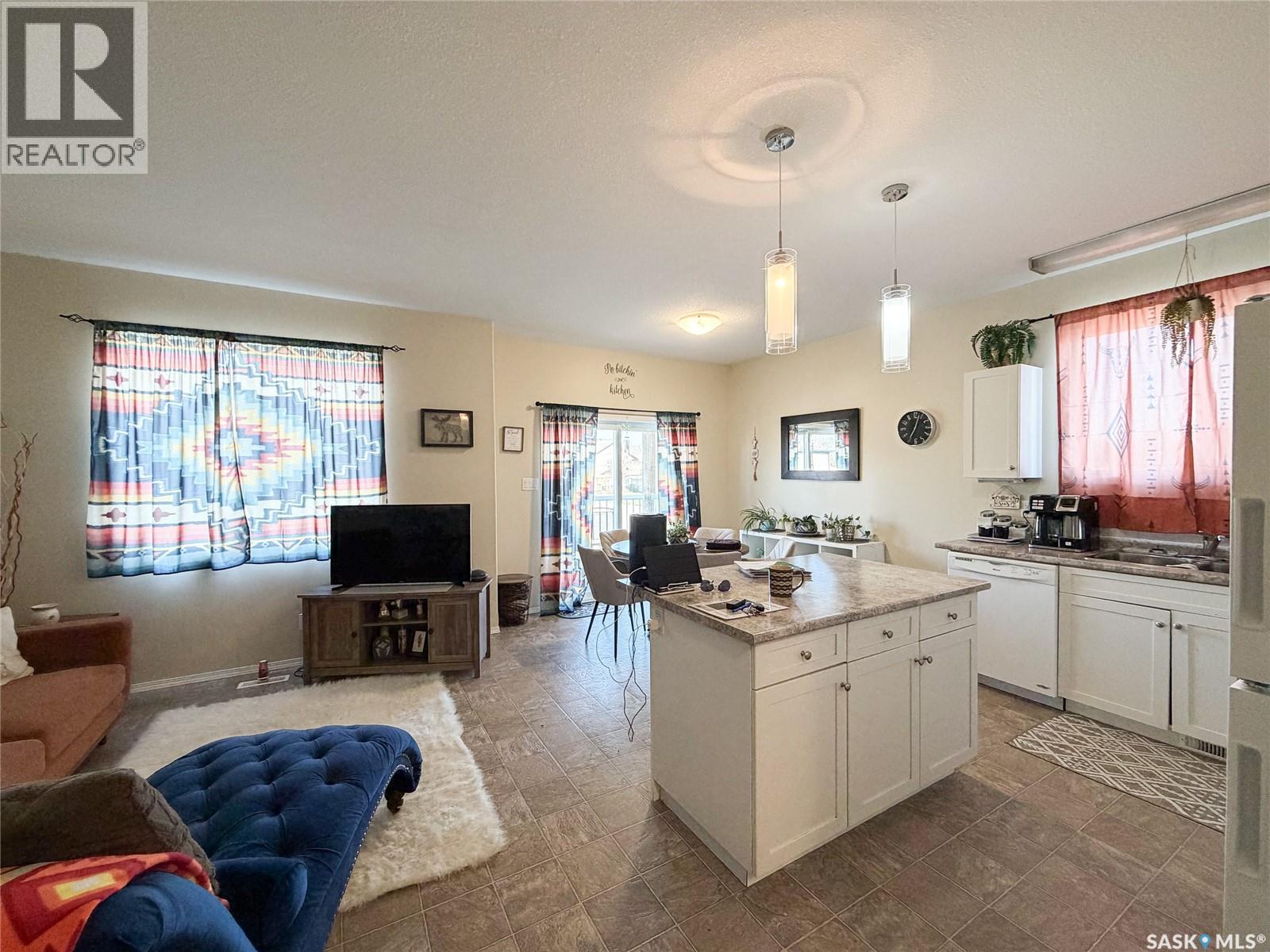 215 2nd STREET W - 6