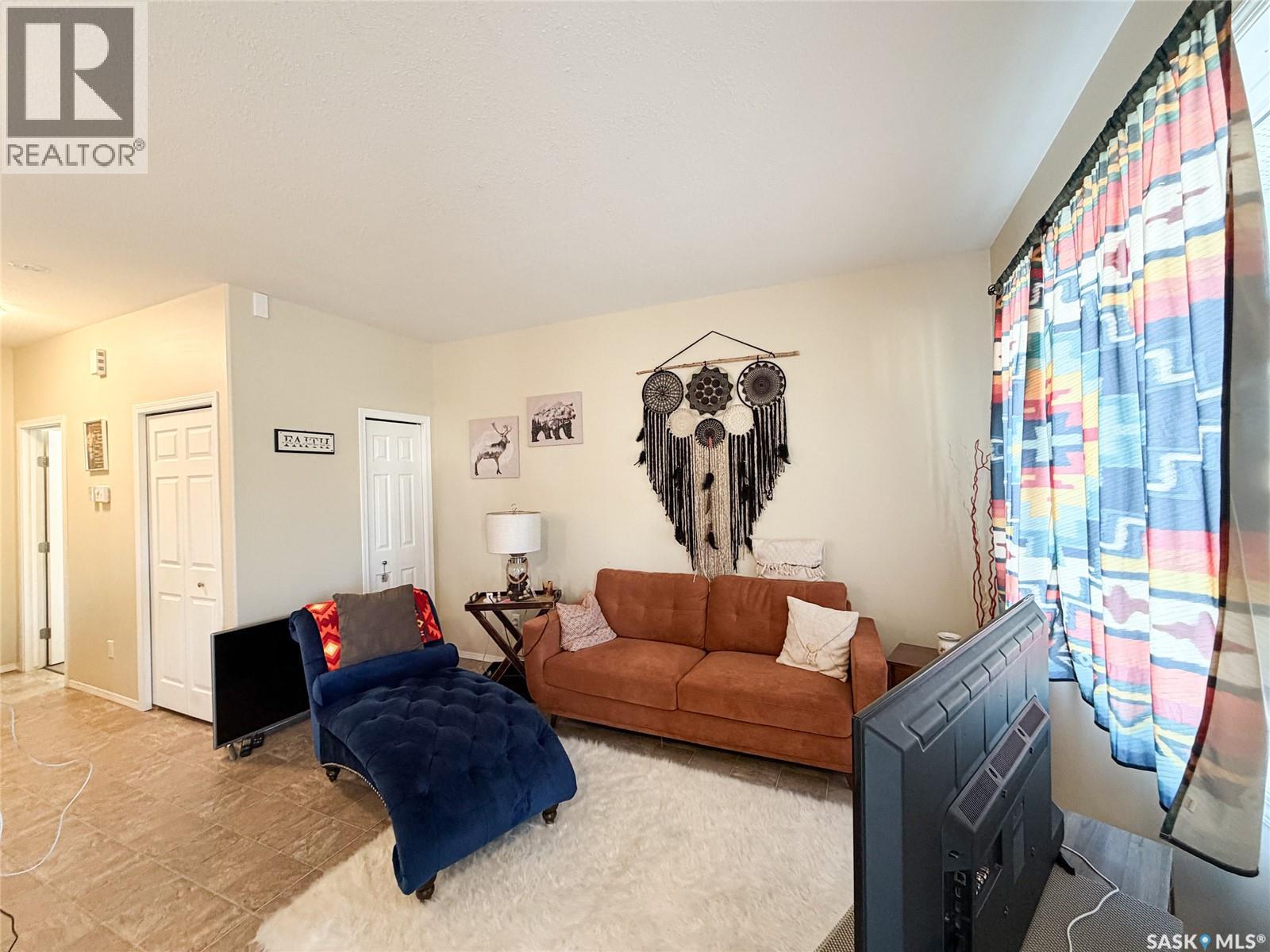 215 2nd STREET W - 4