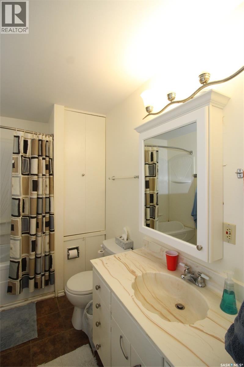 403 4th STREET W - 12
