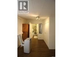 2pc Bathroom - 403 4th Street W, Shaunavon, SK S0N2M0 Photo 9