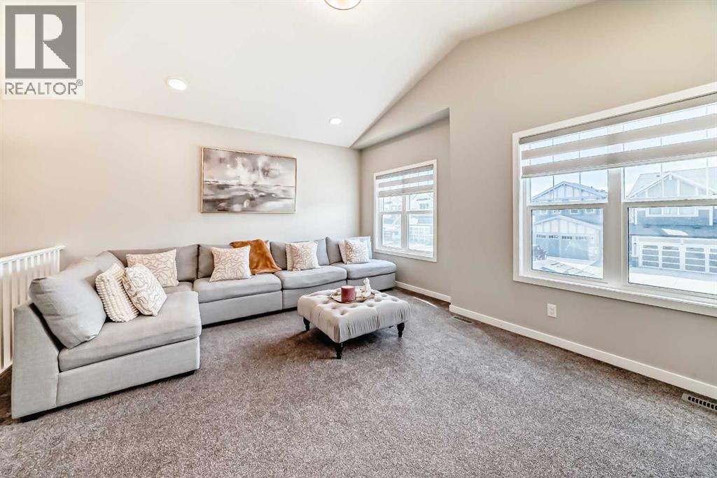 33 Sundown Avenue, Cochrane