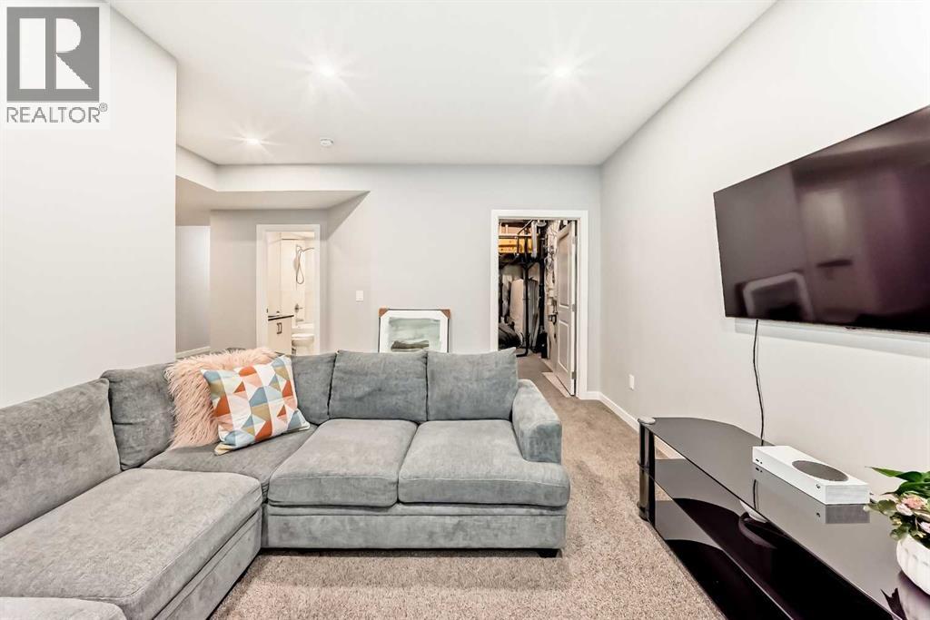 33 Sundown Avenue, Cochrane