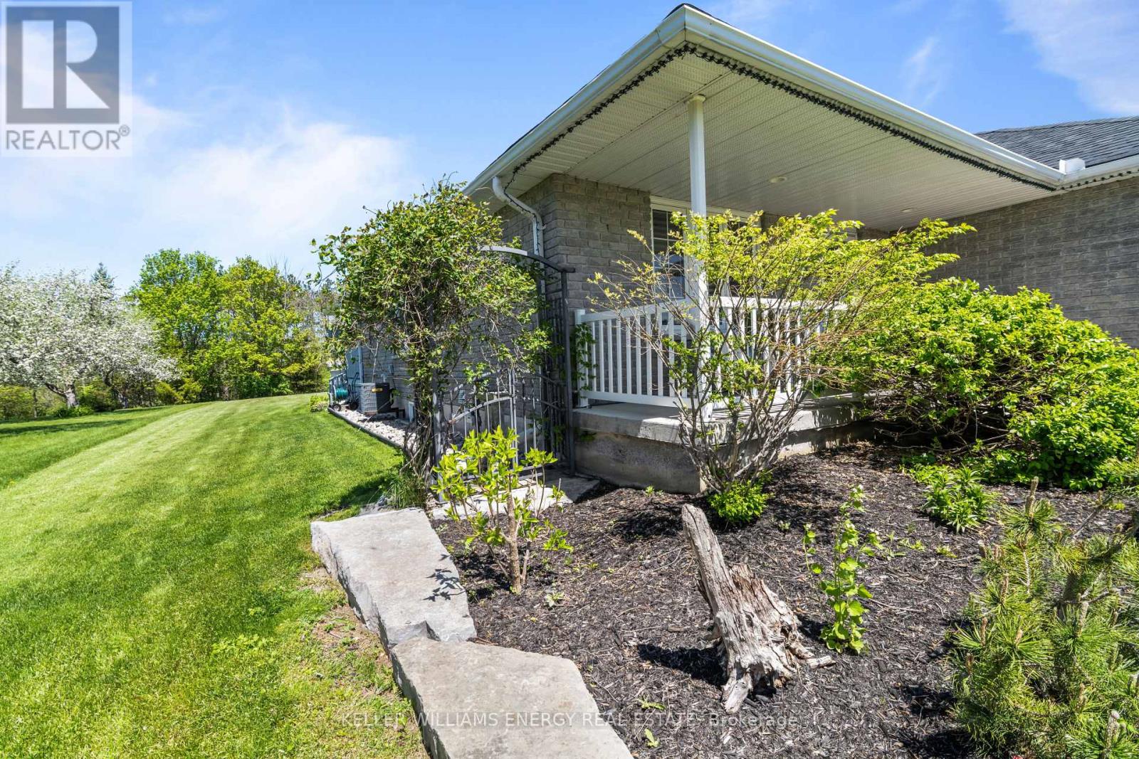 18 APPLEWOOD DRIVE - Image 2