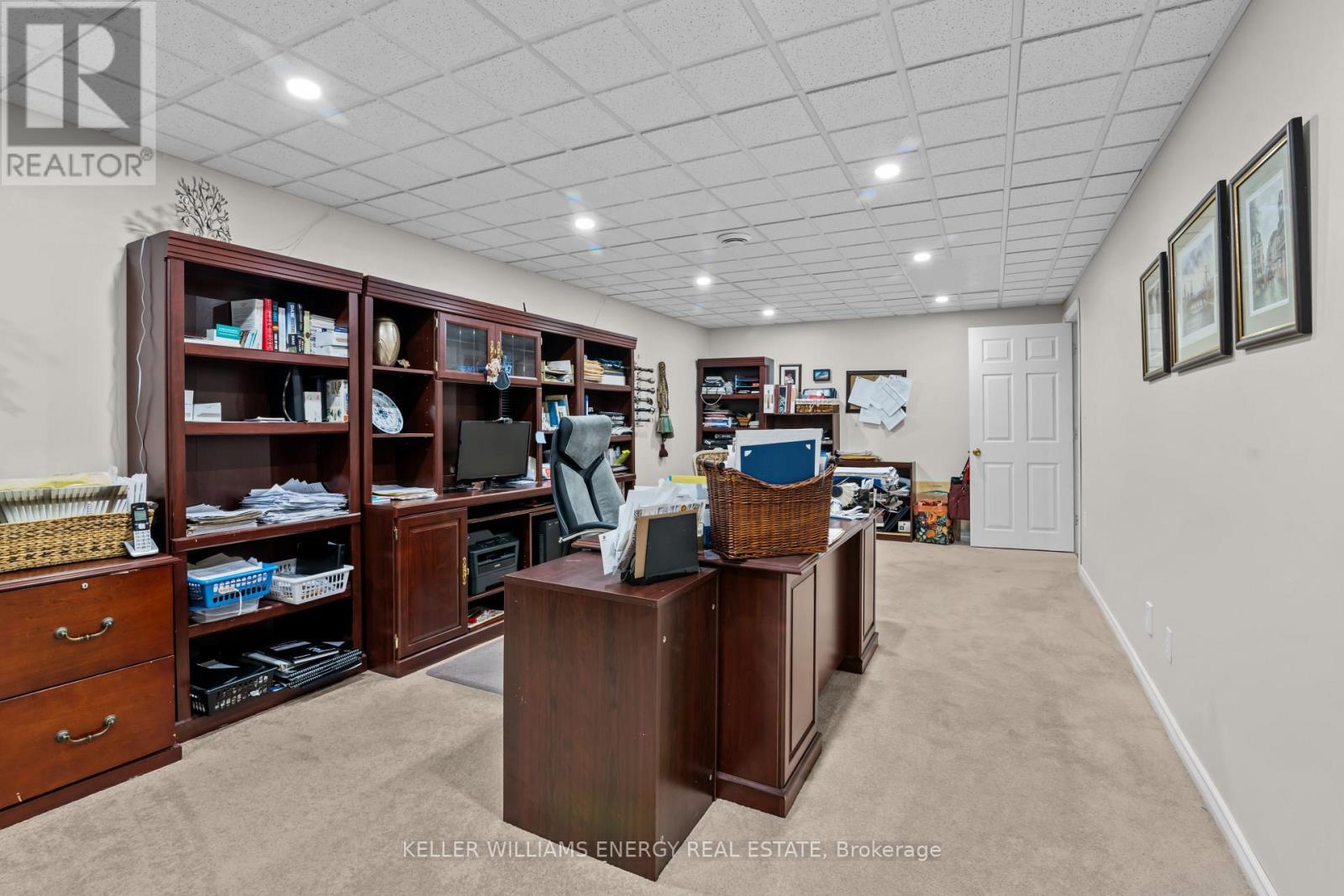 18 APPLEWOOD DRIVE - 33