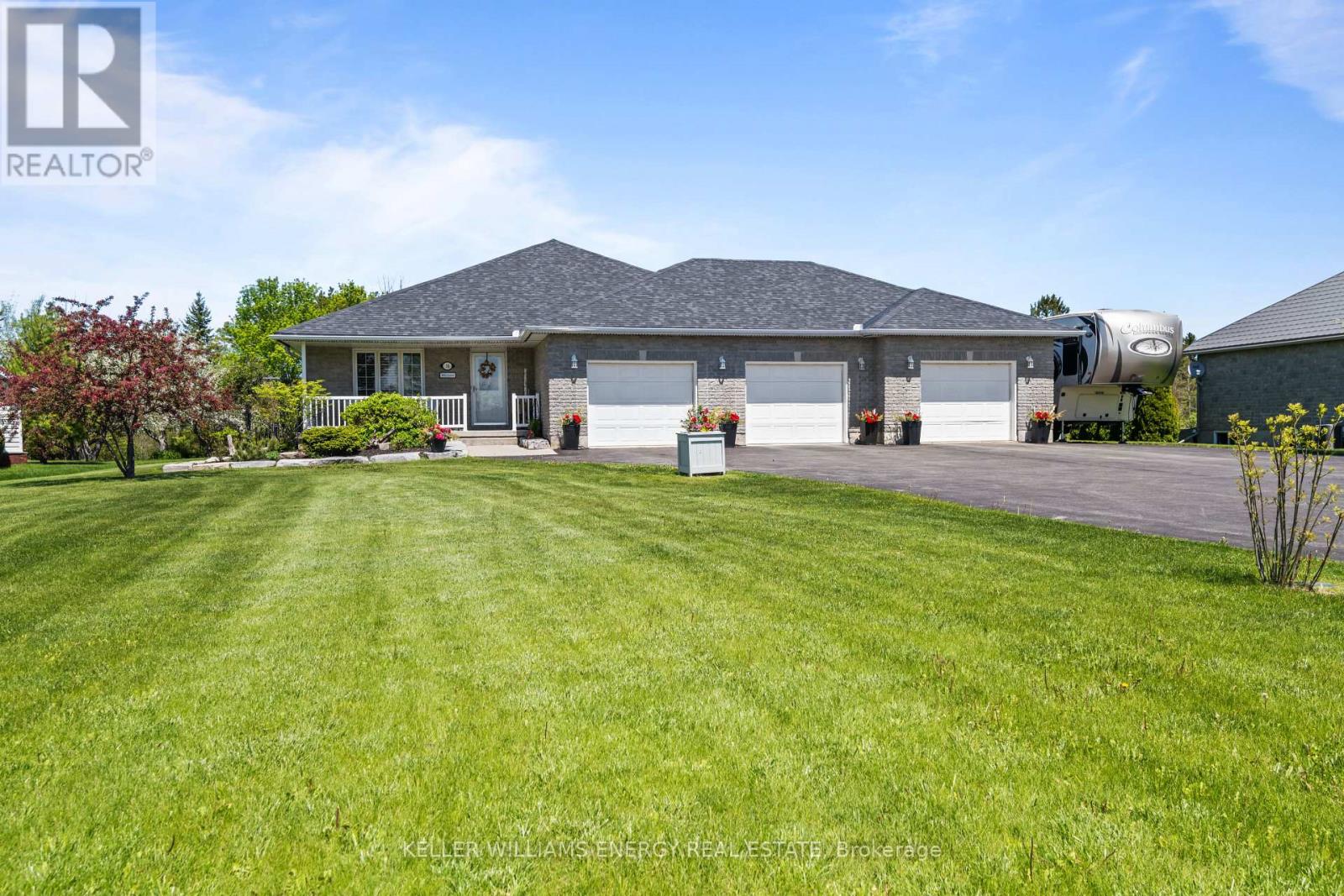 18 APPLEWOOD DRIVE - 48