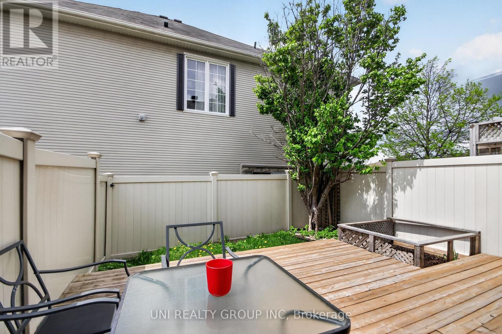 546 ASHBOURNE CRESCENT - 40