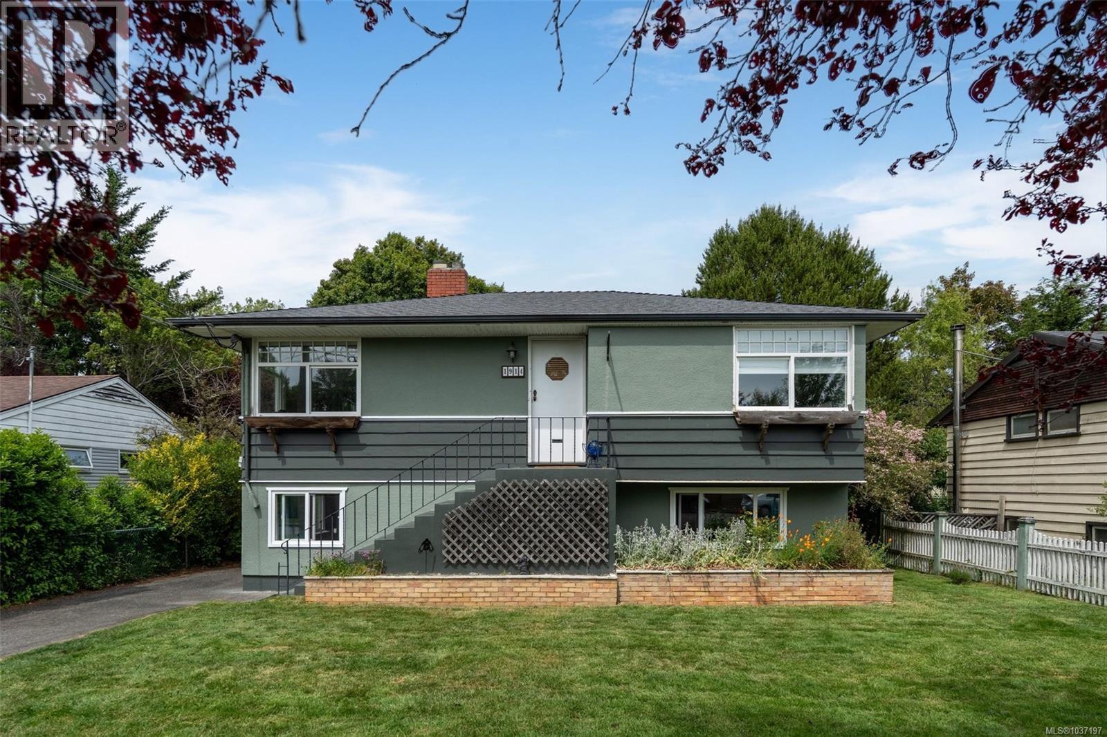 1914 Leighton Rd - 50