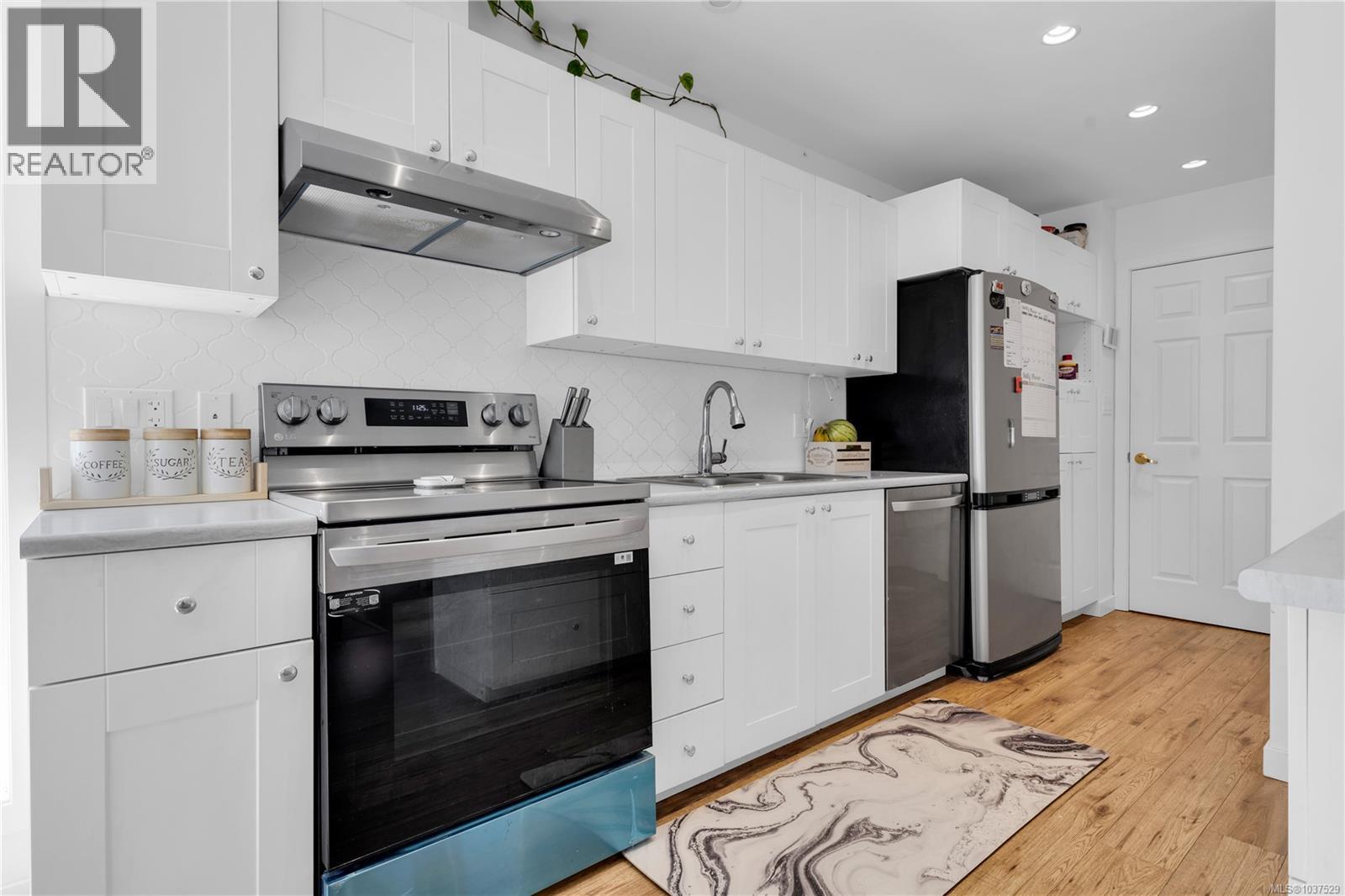 726A Kelly Rd, Colwood