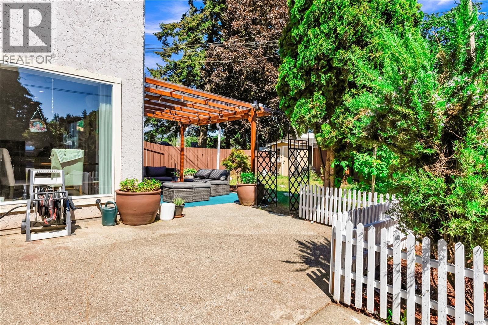 726A Kelly Rd, Colwood