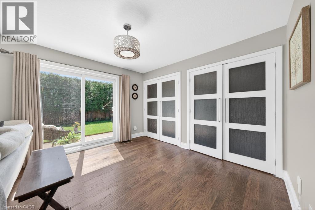 323 QUEEN VICTORIA Drive - 34