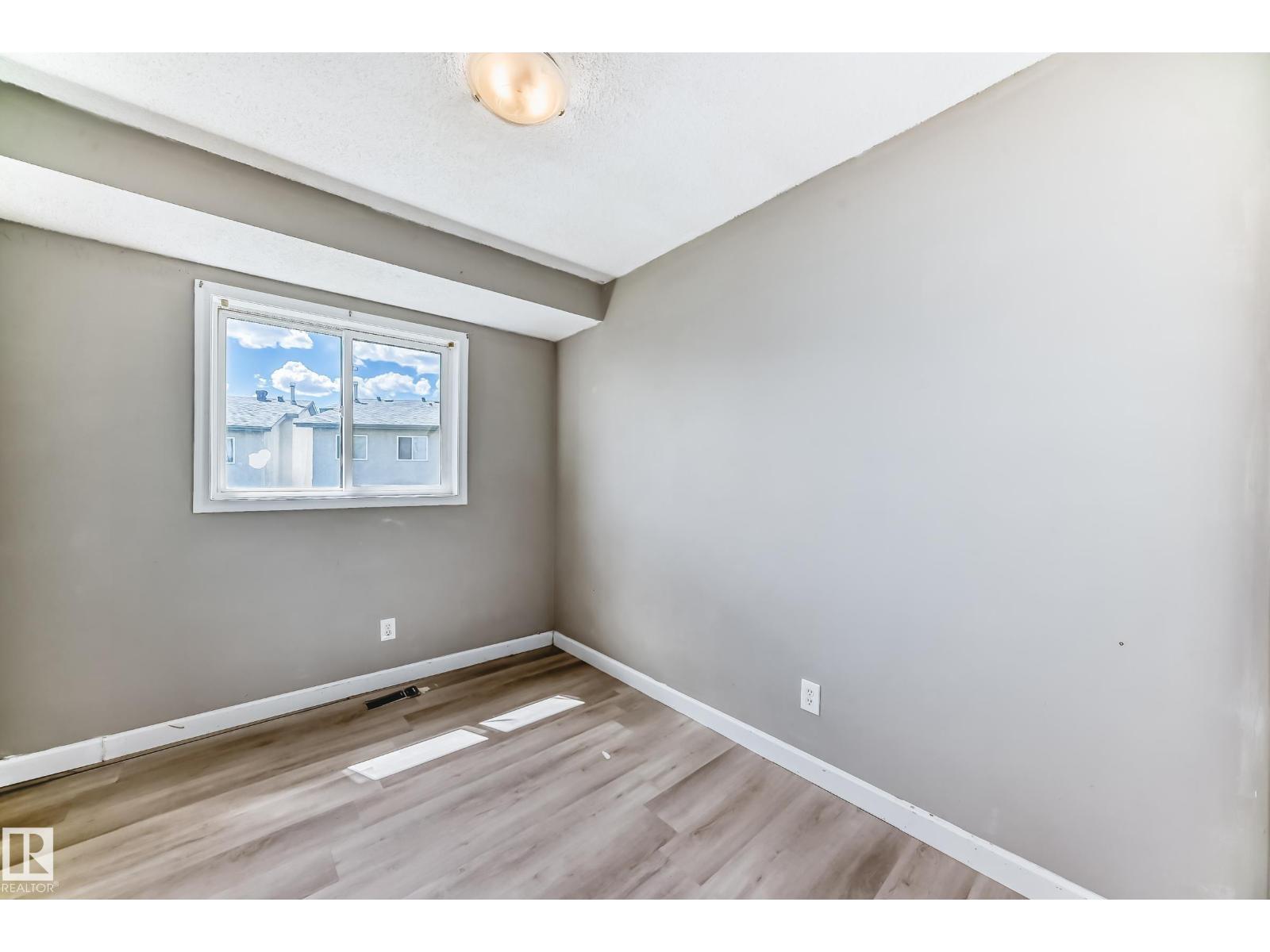 12615 47 ST NW - 26