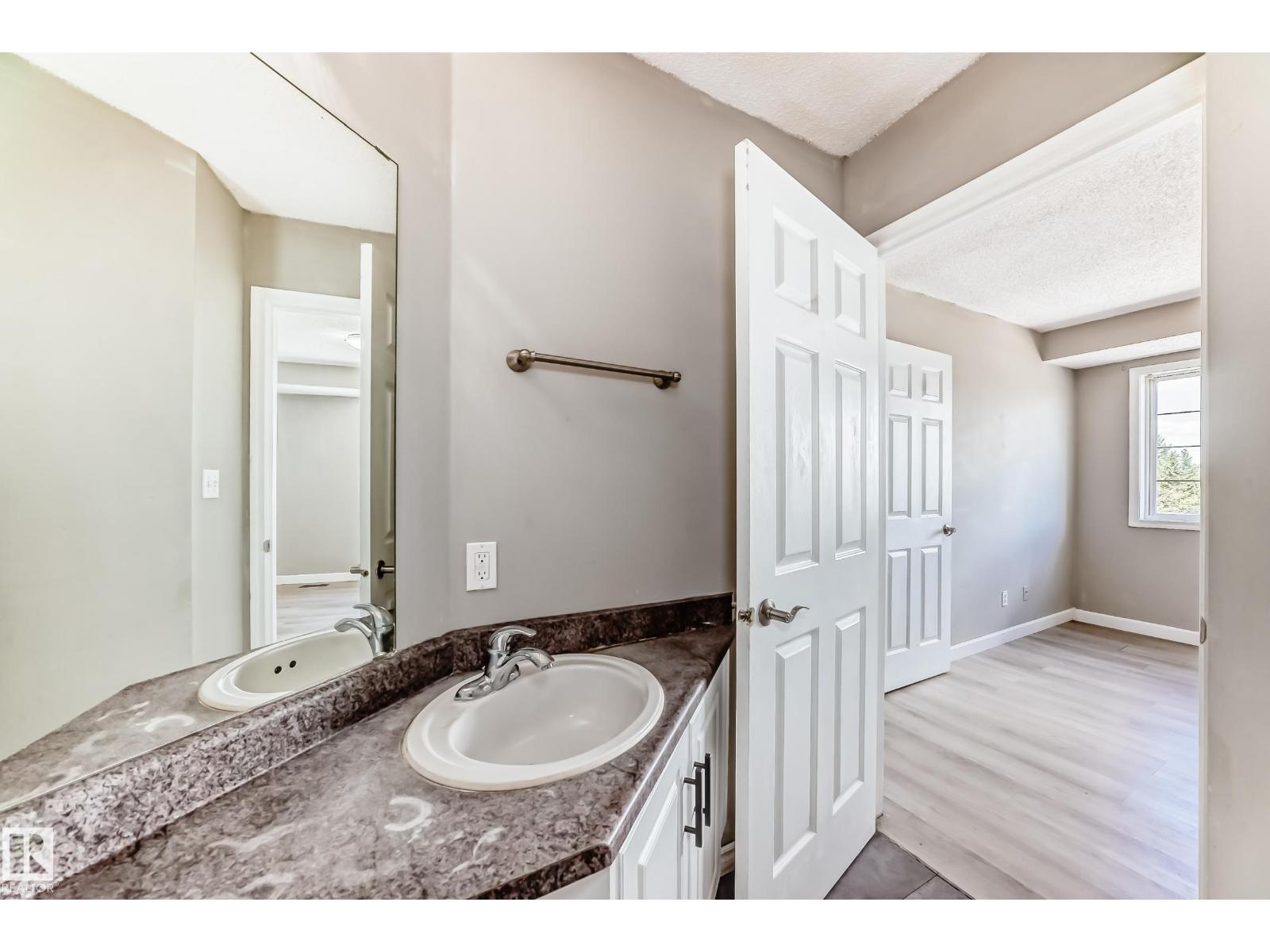 12615 47 ST NW - 32