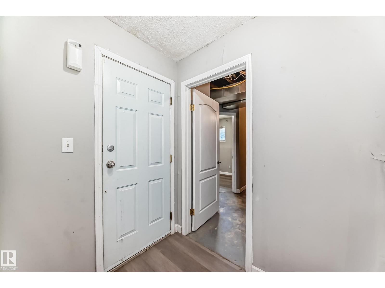 12615 47 ST NW - 34