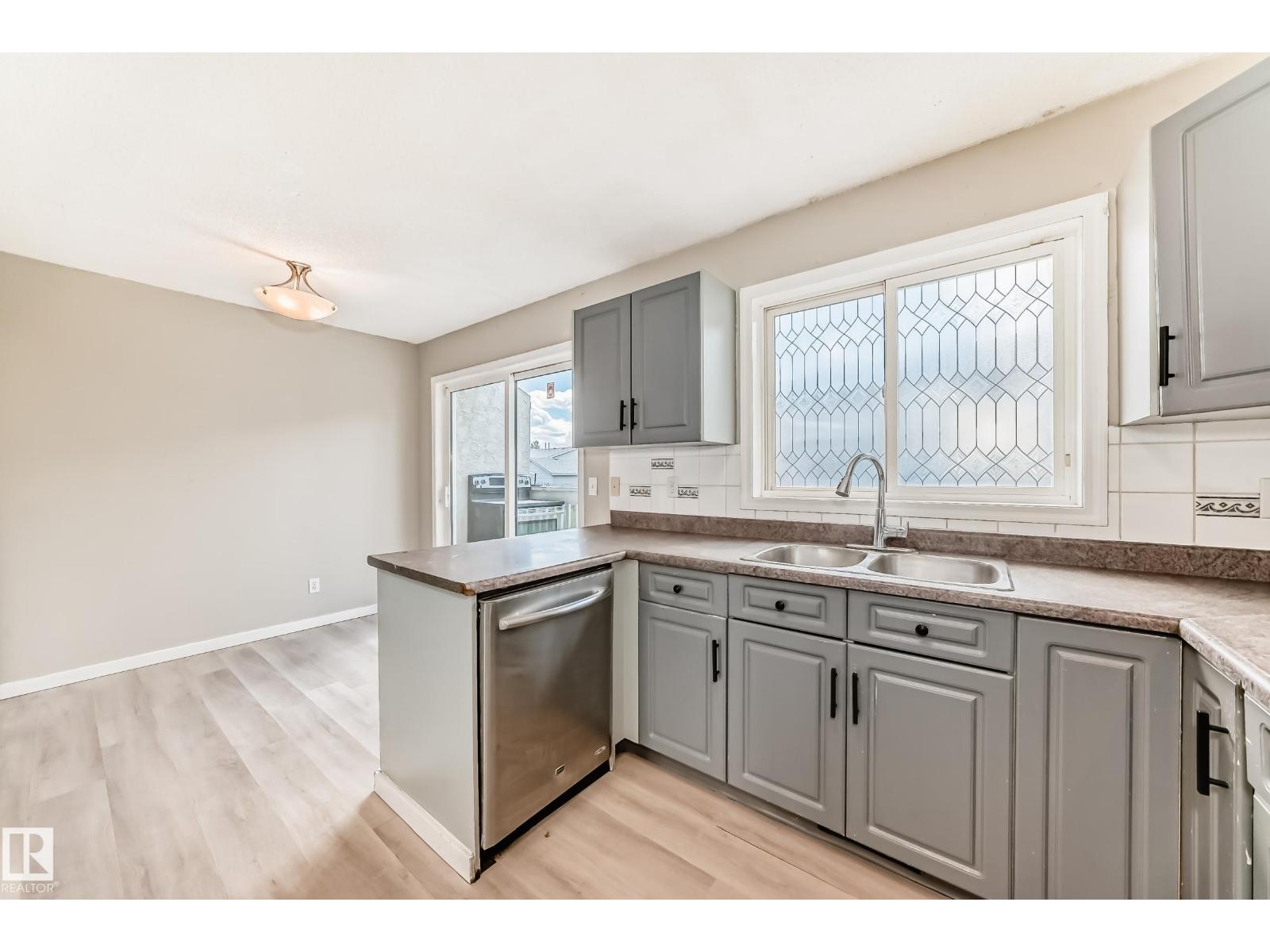 12615 47 ST NW - 9