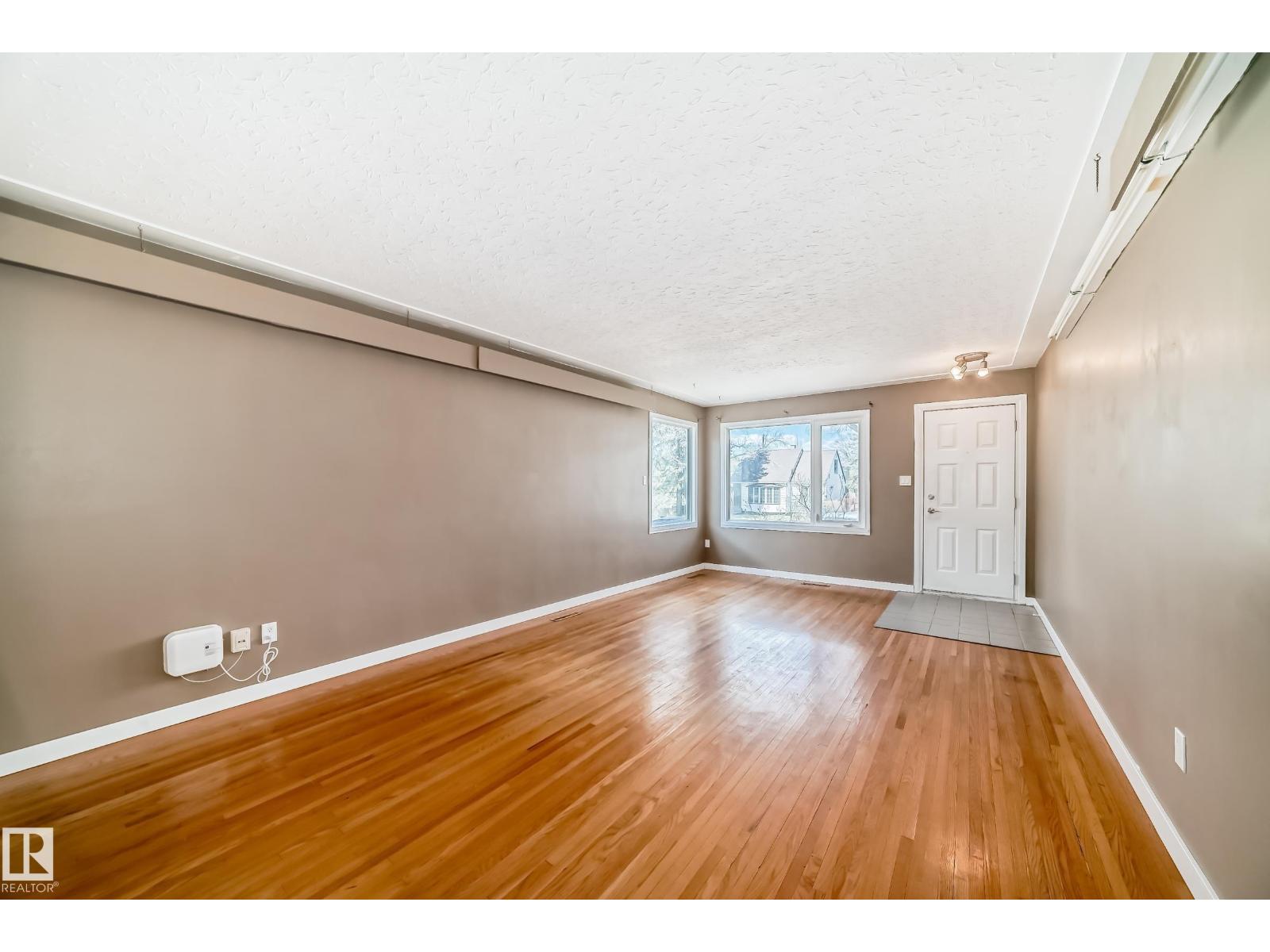 10837 65 AV NW - 22