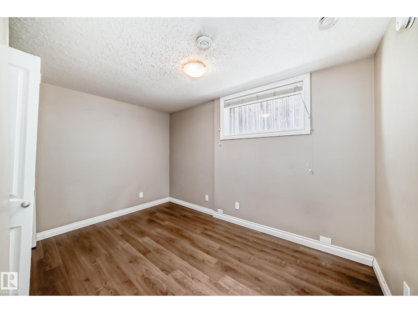 10837 65 AV NW - 47