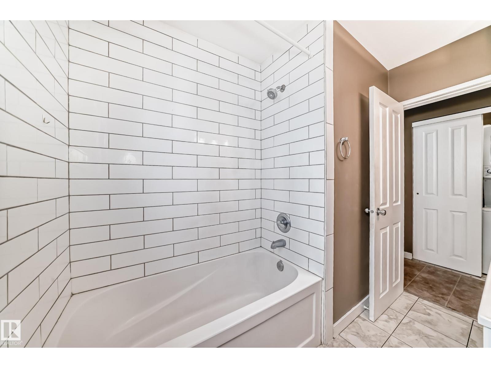 10837 65 AV NW - 33