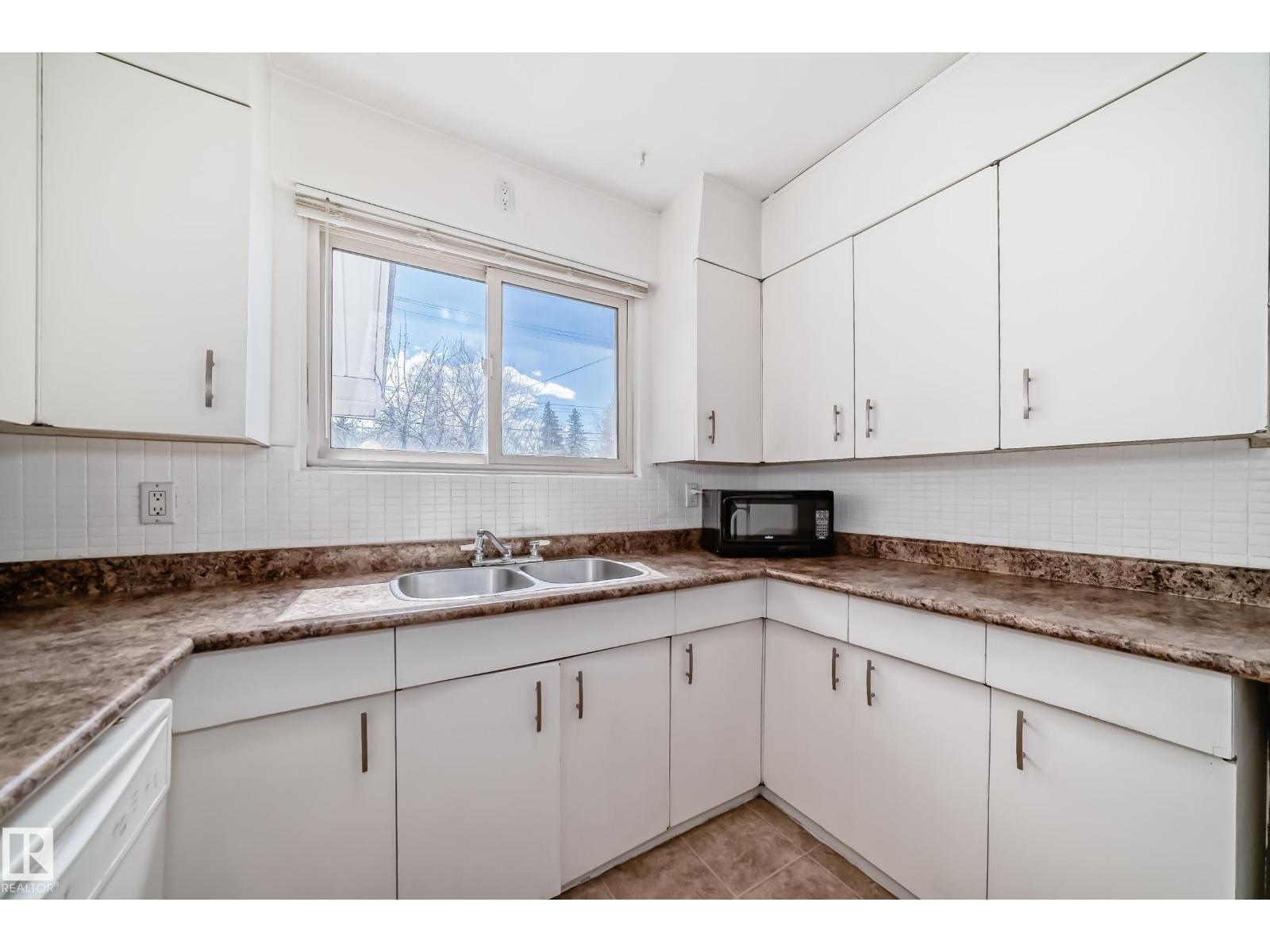 10837 65 AV NW - 20