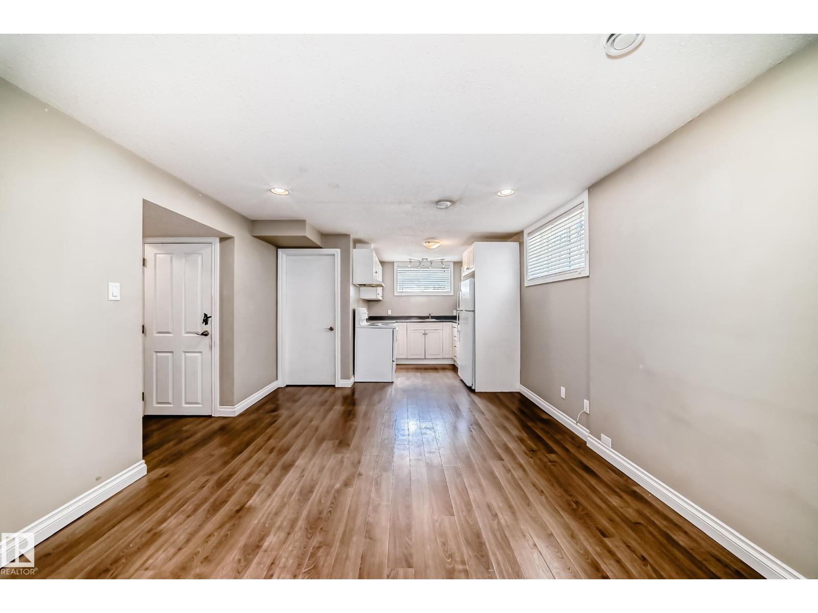 10837 65 AV NW - 40