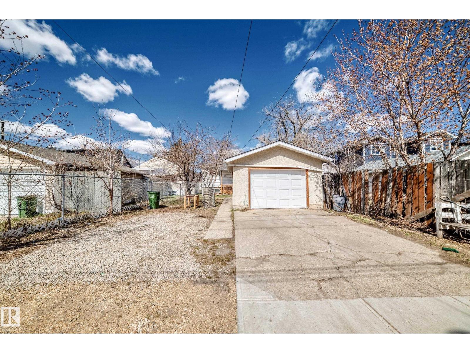 10837 65 AV NW - 61