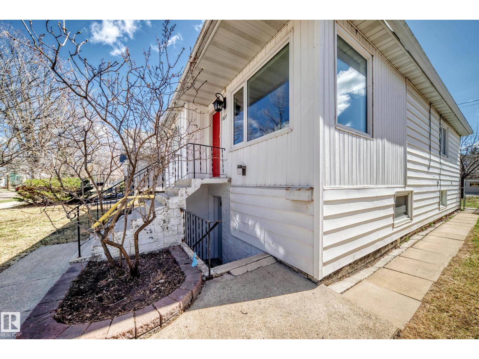 10837 65 AV NW - 67