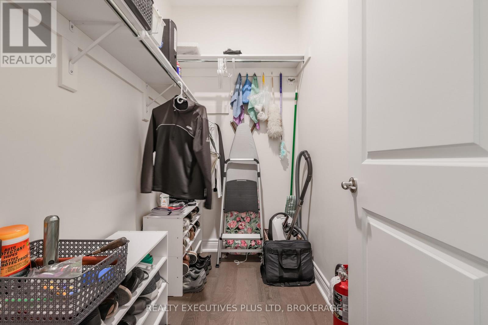 504 ROYAL RIDGE COURT - 15